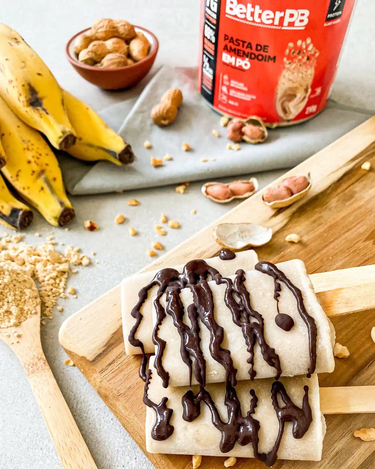 PB picolé com calda de chocolate